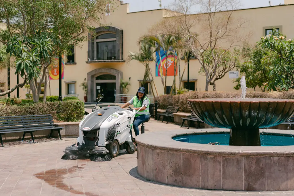 Itala la barredora eléctrica urbana