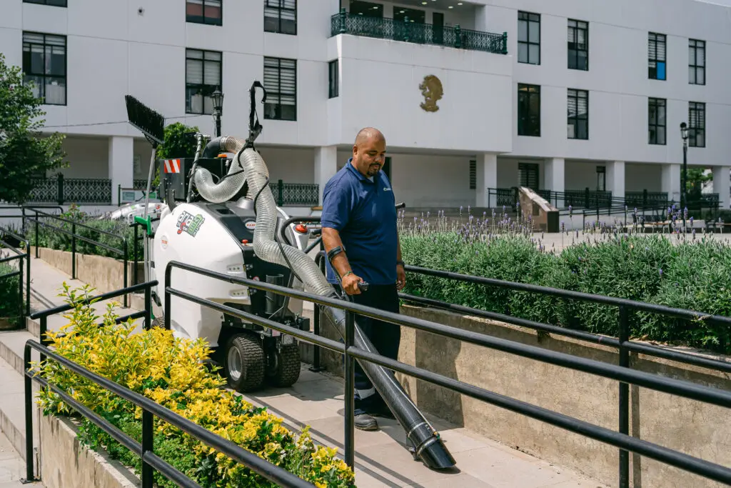 Diseñadas para satisfacer las necesidades de gobiernos estatales, federales y ayuntamientos; estas máquinas combinan funcionalidad y tecnología de vanguardia.