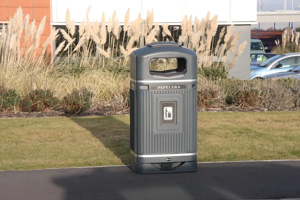 Papeleras de Reciclaje para Exteriores: Diseños Funcionales y Sostenibles