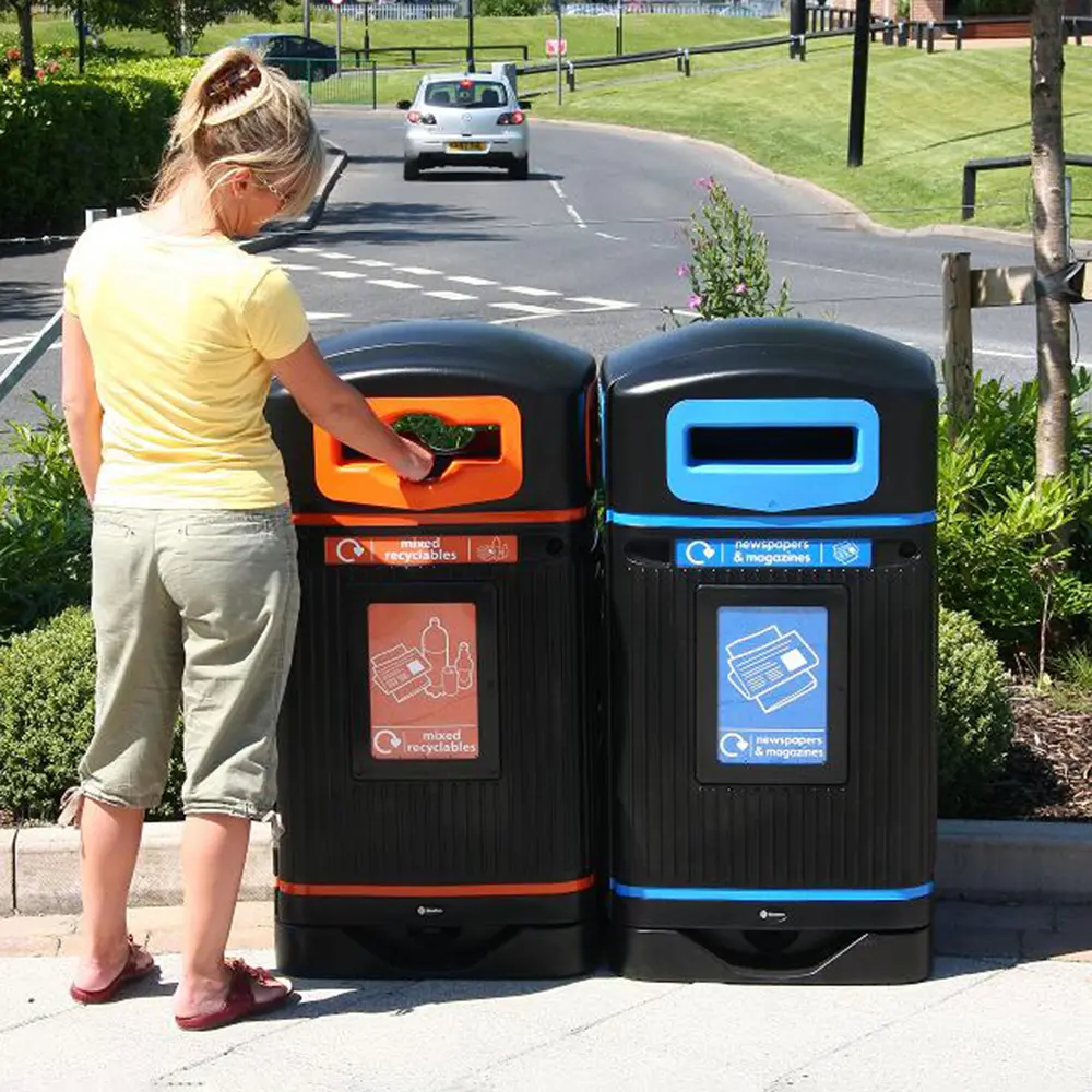 Punto limpio -contenedores de residuos