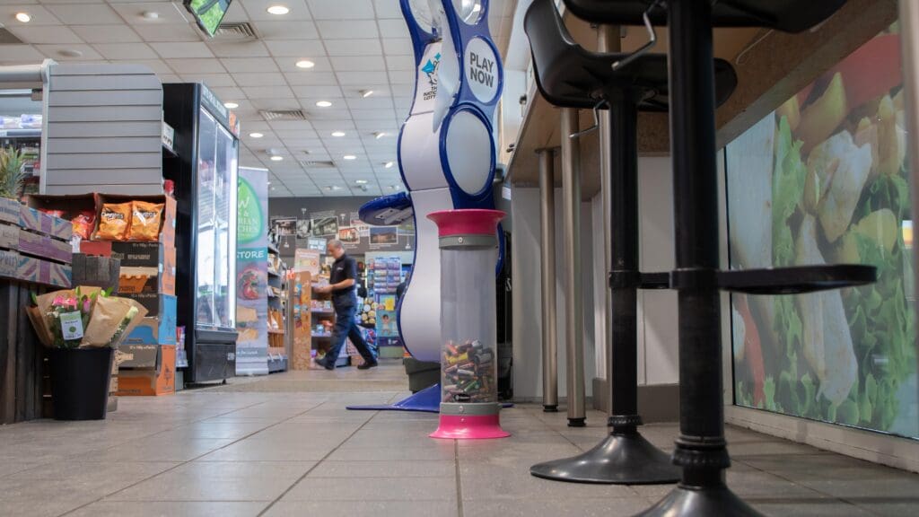 Contenedores para pilas GLASDON C-Thru: Innovación responsable en el Manejo de Residuos